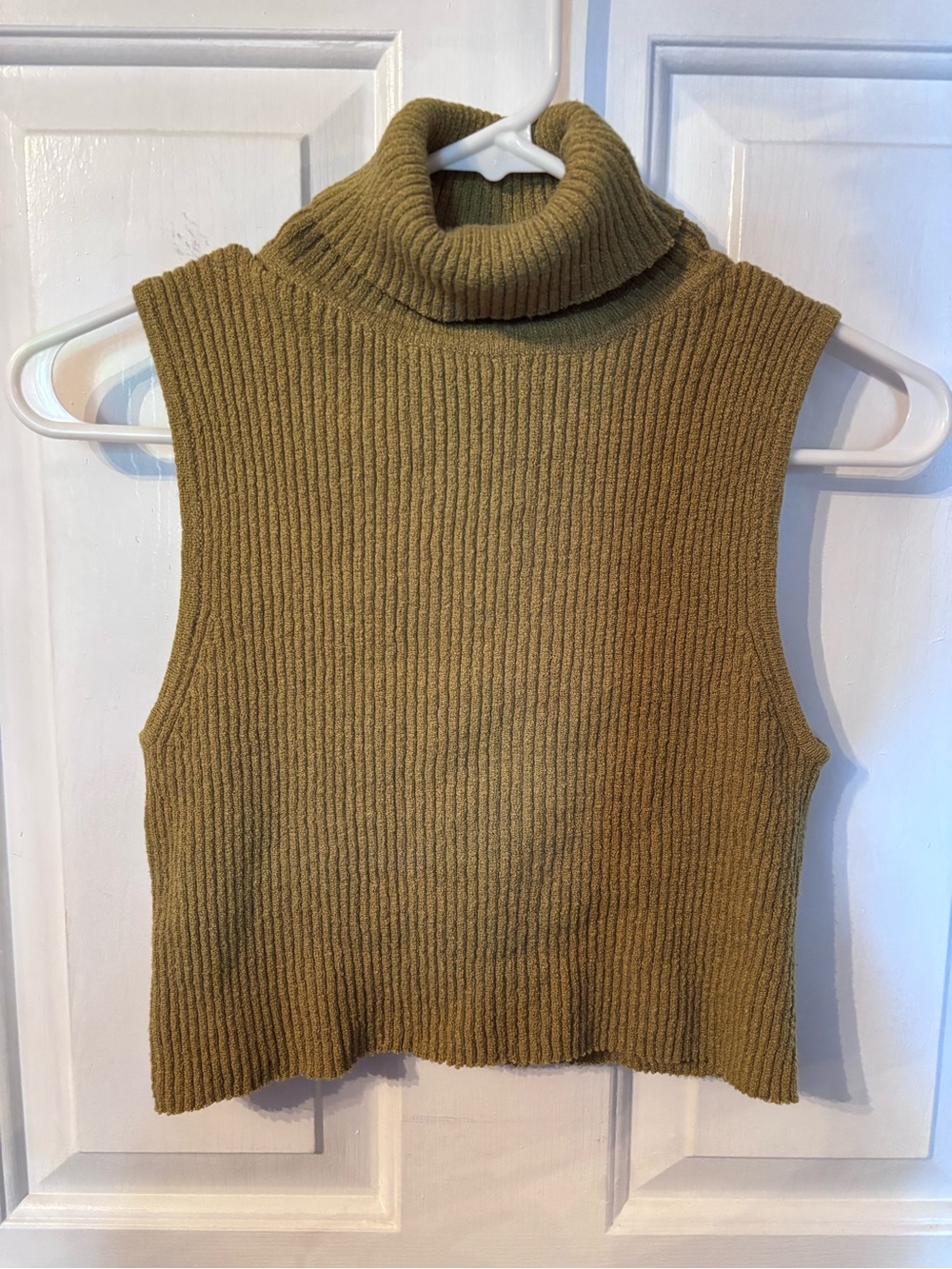 Sleeveless Ribbed Cropped Turtleneck Sweater in Olive Green